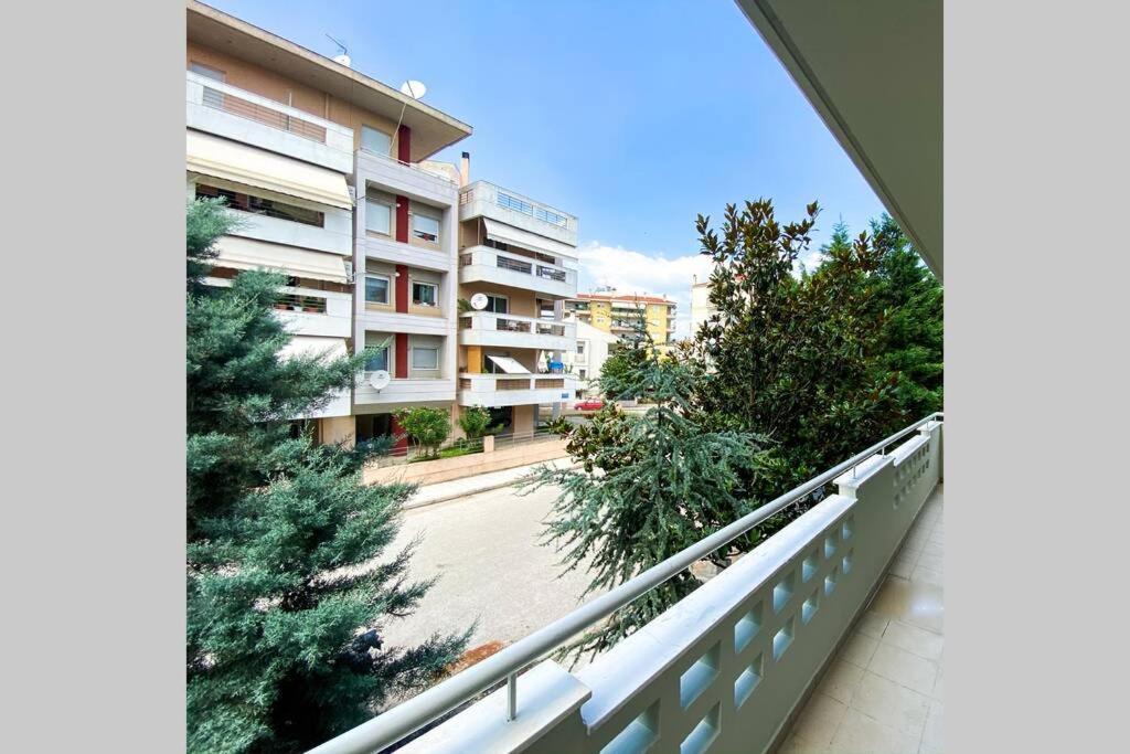 Green Apartment With View Комотини Екстериор снимка